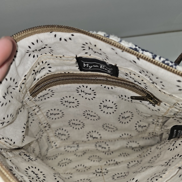 Myra Crossbody, Stylish Crossbody Bag with Patterned Design - Picture 7 of 8